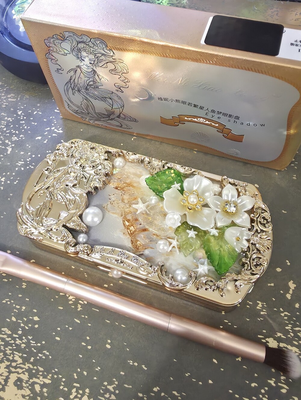 Five eyeshadow handmade florals pearls and brush for a beautiful princess set(A)